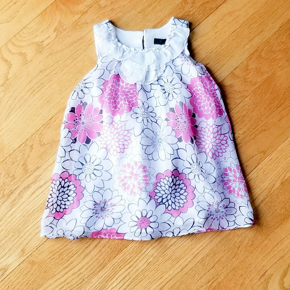 NWT Sleeveless Flower Dress 12 Month